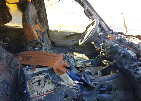 2000 Ford Expedition Xlt z USA, uszkodzony, nr VIN 1FMPU16L3YLB03817